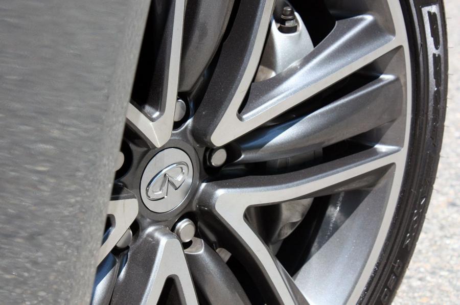  Infiniti Q50 2014 года  (фото 32 из 52)